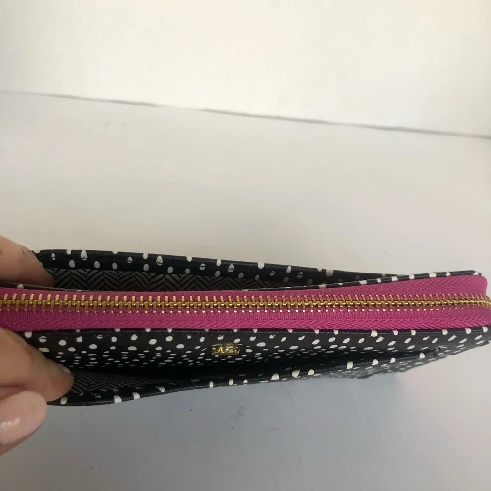 Zip-around wallet